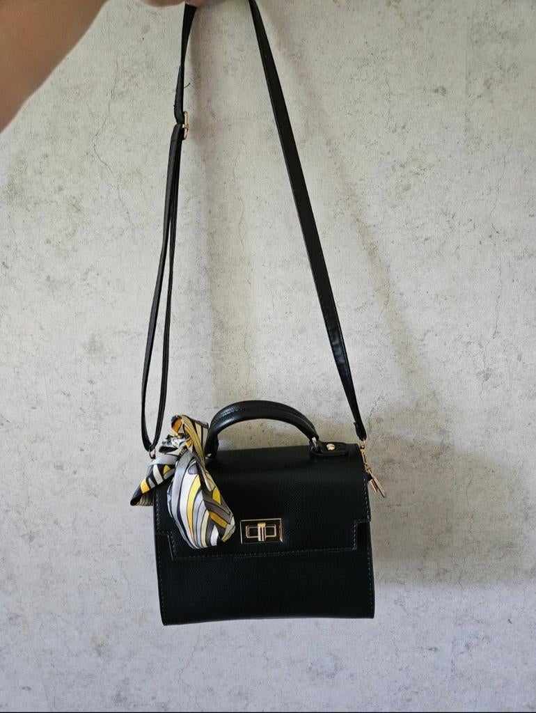 Flora & Co schoudertas, Sieraden, Tassen en Uiterlijk, Tassen | Damestassen, Ophalen of Verzenden, Zo goed als nieuw, Zwart, Schoudertasje