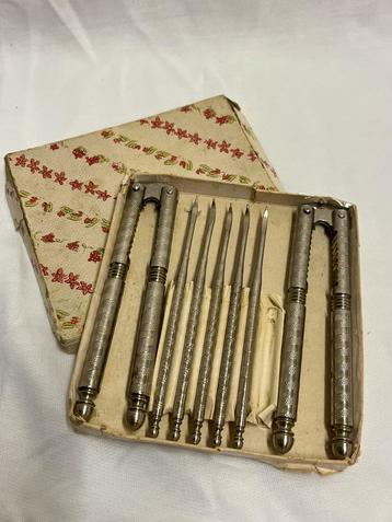 Kreeftenset: 2 tangen en 5 vorkjes beschikbaar voor biedingen