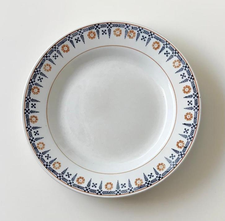 St. Amandinoise St. Amand terre de fer diner bord, Antiek en Kunst, Antiek | Servies los, Ophalen of Verzenden
