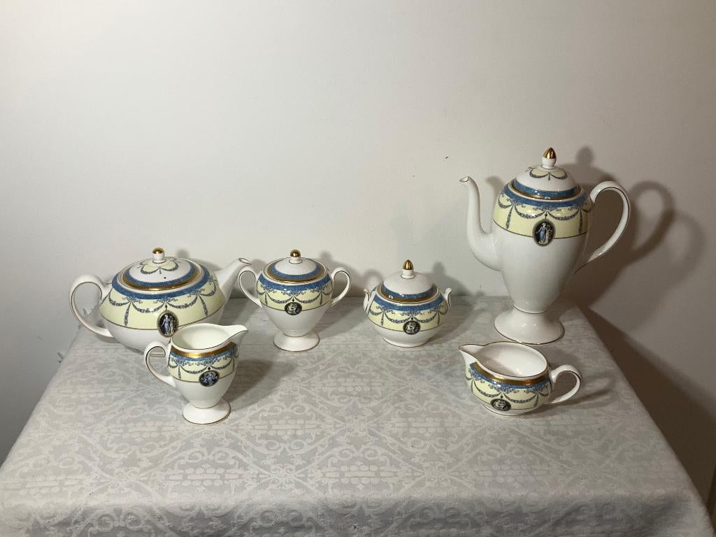 Wedgwood 'Madeleine' Bone China Servies, Huis en Inrichting, Keuken | Servies, Zo goed als nieuw, Compleet servies, Wedgwood, Porselein