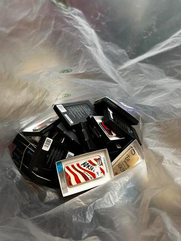 Ruim 100 telefoonhoesjes, iphone, htc, samsung, nokia etc beschikbaar voor biedingen