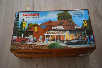 Vollmer 5606 Ferrari showroom met Ferrari testarossa zeldzaa beschikbaar voor biedingen