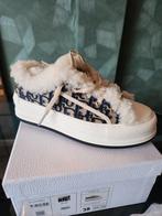 Dior Schoenen met een schapenvacht creme maat 38 Christiaan, Beige, Nieuw, Ophalen of Verzenden, Sneakers of Gympen