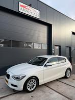BMW 1-Serie 114i 3-DR 2013 Wit - COMPLEET IN ORDE | APK ✅, 1-Serie, USB, 4 cilinders, Wit