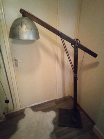 SUPER MOOIE STOERE INDUSTRIËLE LANDELIJKE STAANDE LAMP  beschikbaar voor biedingen