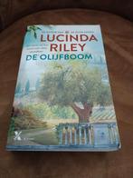 Lucinda Riley - De olijfboom, Lucinda Riley, Ophalen of Verzenden, Zo goed als nieuw, Nederland