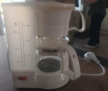 Koffiemachine - 10 Kopjes beschikbaar voor biedingen