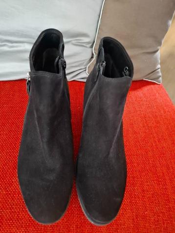 Dames enkellaarsjes en schoenen diverse merken beschikbaar voor biedingen