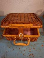 Klein picknick mandje met rode geblokte voering, Ophalen of Verzenden, Gebruikt, Zonder inhoud