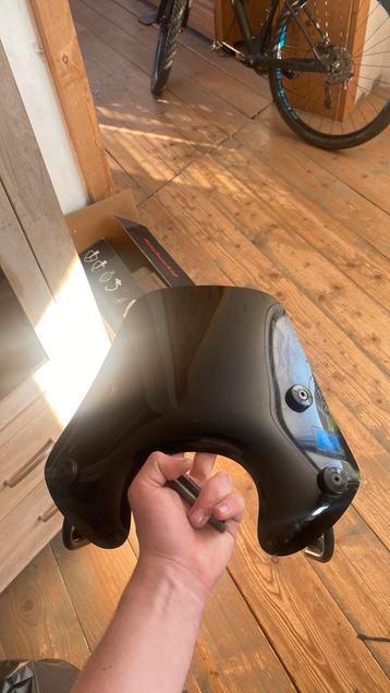 Windscherm laag smoked beschikbaar voor biedingen