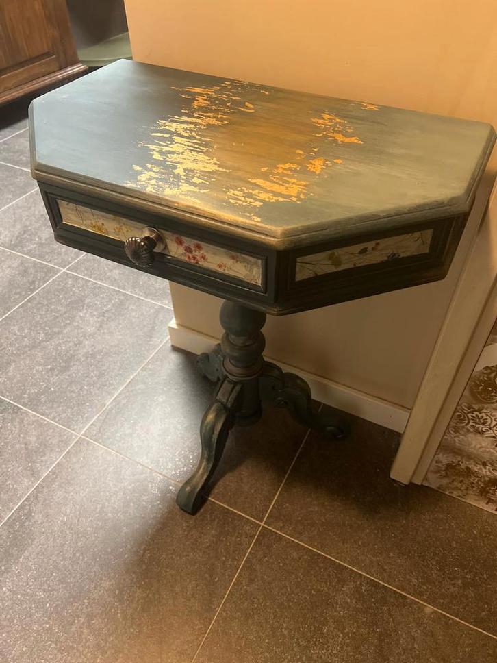 Uniek Handbeschilderd Bijzettafeltje / Wandtafeltje, Huis en Inrichting, Tafels | Bijzettafels, Rond, Minder dan 55 cm, Hout, Ophalen of Verzenden