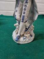 beeld man in pak blauw wit japans, Verzamelen, Beelden en Beeldjes, Ophalen of Verzenden