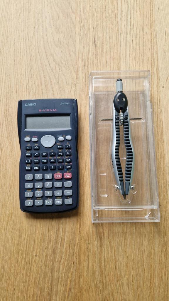 rekenmachine en passer, Diversen, Schoolbenodigdheden, Zo goed als nieuw, Ophalen of Verzenden