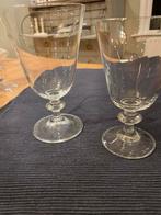 Gezocht: HEMA wijnglazen op voet, Verzamelen, Glas en Borrelglaasjes, Ophalen of Verzenden, Zo goed als nieuw, Overige typen