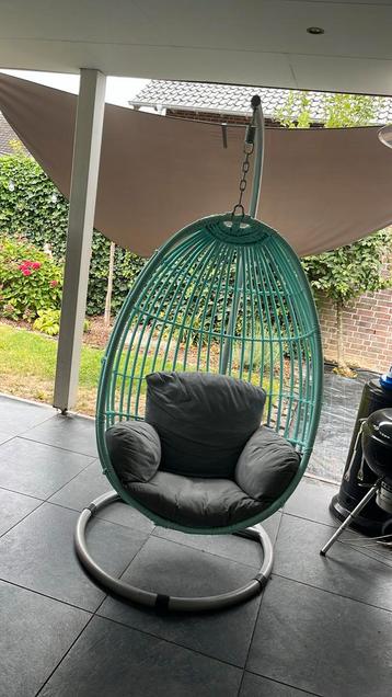Ei stoel, hangstoel beschikbaar voor biedingen