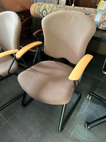 5 stoelen kantoorstoelen  beschikbaar voor biedingen