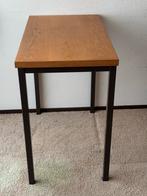 Klein Houten Tafeltje met Metalen Poten, Antiek en Kunst, Antiek | Meubels | Tafels, Ophalen