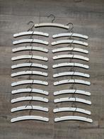 Kledinghangers baby / kind, hout wit 23 stuks, Ophalen of Verzenden, Zo goed als nieuw