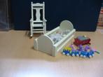 poppenhuis meubeltjes - kinderkamer met schommelstoel, Ophalen of Verzenden, Poppenhuis