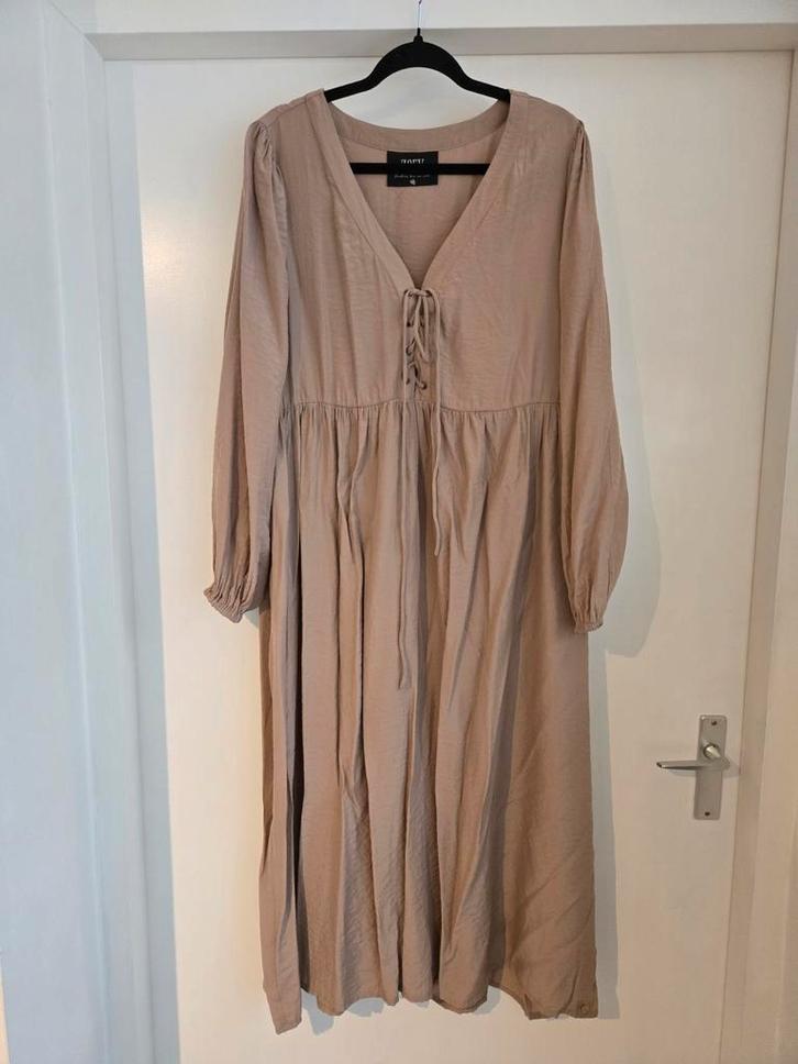 Zoey lange jurk mt 46/48, Kleding | Dames, Grote Maten, Zo goed als nieuw, Jurk, Bruin, Verzenden