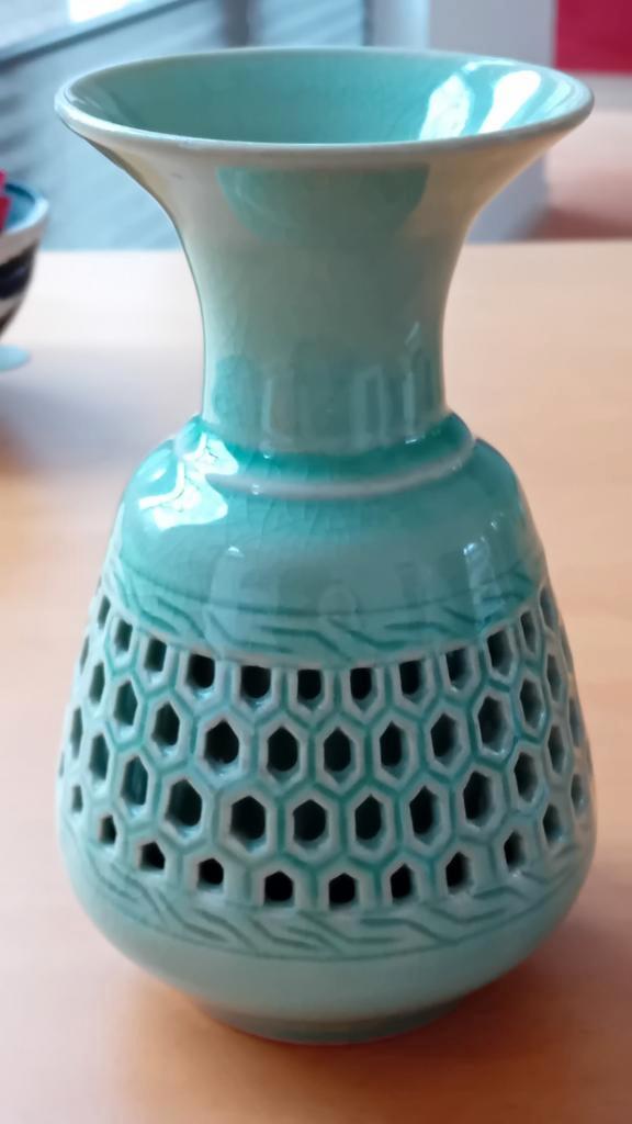 Vintage: dubbelwandige opengewerkte vaas, Antiek en Kunst, Antiek | Vazen, Ophalen of Verzenden