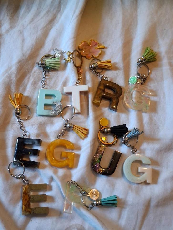 PARTIJ sleutelhangers epoxy 3,50 euro (F), Sieraden, Tassen en Uiterlijk, Oorbellen, Overige materialen, Zilver, Ophalen of Verzenden