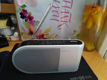 SONY AM/FM Compact Radio ICF-304 beschikbaar voor biedingen
