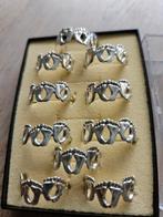 10 zilveren ringetjes met afbeelding van voetjes, Sieraden, Tassen en Uiterlijk, 18 tot 19, Ophalen of Verzenden, Zo goed als nieuw