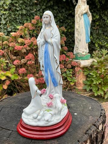 Uniek Heiligenbeeld ❤️ Bernadette bij Maria in Lourdes beschikbaar voor biedingen