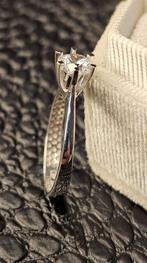 Prachtige wit 14k gouden ring, Wit, Nieuw, Ophalen of Verzenden, Kleiner dan 17