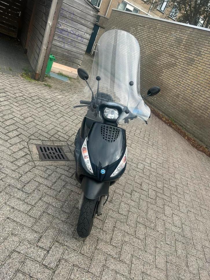 zip 4t, Fietsen en Brommers, Scooters | Piaggio, Zo goed als nieuw, Zip, Benzine, Ophalen
