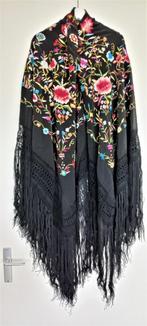 manton of romasjaal, Ophalen, Gedragen