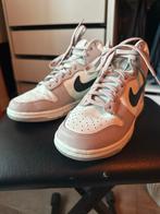Nike Dunk High Schoenen oud rozig, Ophalen of Verzenden, Zo goed als nieuw, Wit, Sneakers of Gympen
