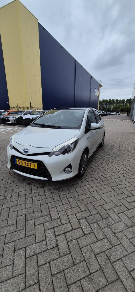 Toyota Yaris 1.5 Full Hybrid CVT 5DR 2012 Wit. 10.500 Euro, Auto's, Toyota, Particulier, Yaris, ABS, Achteruitrijcamera, Airbags