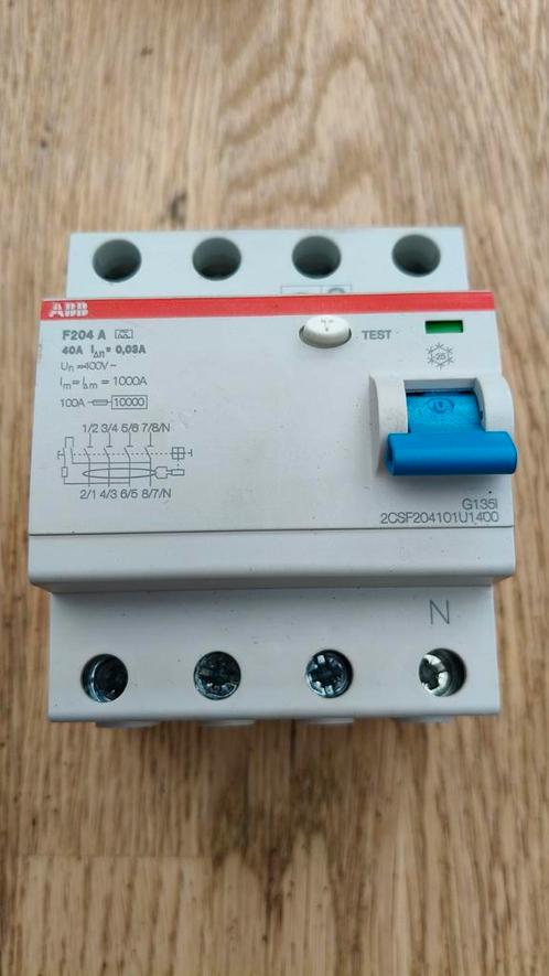 ABB F204 A Aardlekschakelaar 40A 0.03A, Doe-het-zelf en Verbouw, Elektra en Kabels, Zo goed als nieuw, Schakelaar, Ophalen of Verzenden