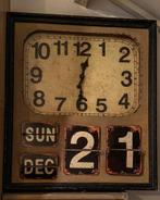 Grote wandklok met kalender, Huis en Inrichting, Woonaccessoires | Klokken, Ophalen, Zo goed als nieuw, Analoog, Wandklok