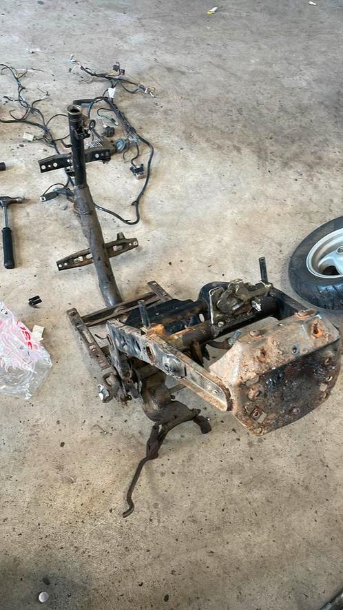 Piaggio tph 125cc frame met swingarm duits zonder pap, Motoren, Tuning en Styling, Ophalen of Verzenden