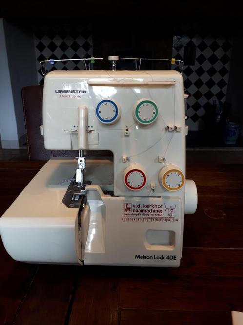 Te Koop: Leeuwenstein 4draads Lockmachine, Hobby en Vrije tijd, Naaimachines en Toebehoren, Zo goed als nieuw, Lockmachine, Ophalen of Verzenden