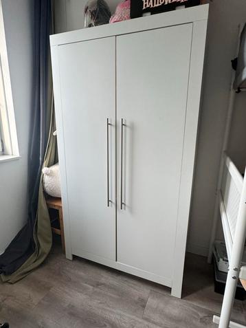 Houten Kinderkast met Hang- en Leggedeelte beschikbaar voor biedingen