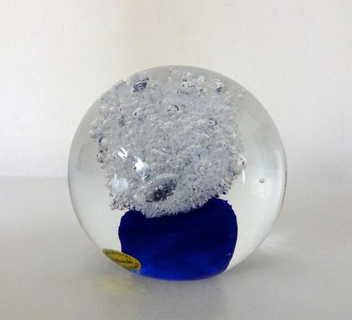 Glazen presse papier helder blauw luchtbel Jablonski 5453-p, Antiek en Kunst, Antiek | Glas en Kristal, Ophalen of Verzenden