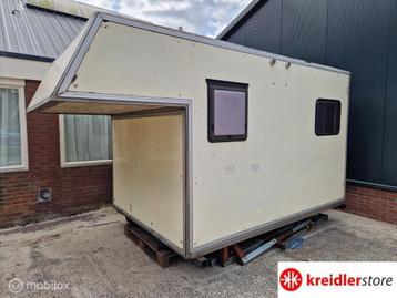 Pick-up camper woonunit nette opbouw op poten te zetten