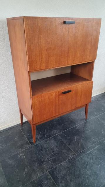 Mooie retro vintage secretaire kast  beschikbaar voor biedingen