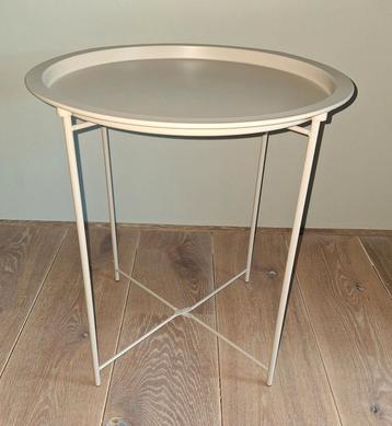 Taupe bijzettafel  beschikbaar voor biedingen