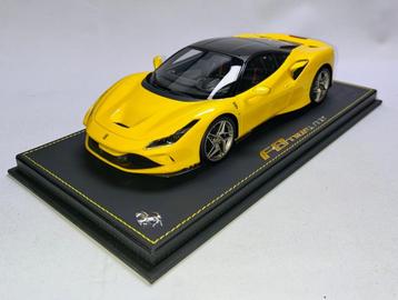 Ferrari F8 Tributo Geel met Zwart 1:18 P18171C1-25 van BBR beschikbaar voor biedingen