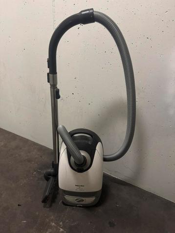 MIELE S5 Homecare Stofzuiger 2200 watt beschikbaar voor biedingen