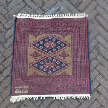Handgeknoopt tapijtje 60x60cm beschikbaar voor biedingen