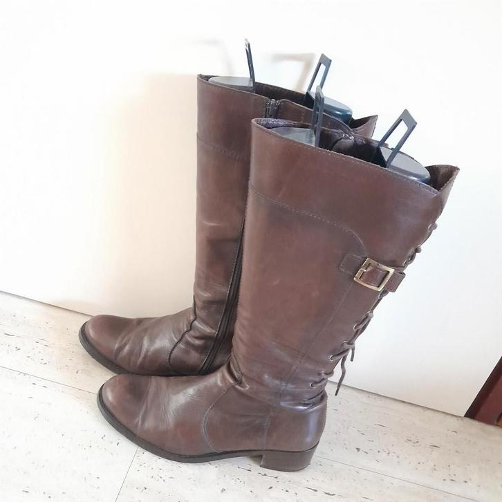 Bruine leren laarzen voor de volle kuit MT 39/40   15 euro, Kleding | Dames, Schoenen, Gedragen, Hoge laarzen, Bruin, Ophalen of Verzenden