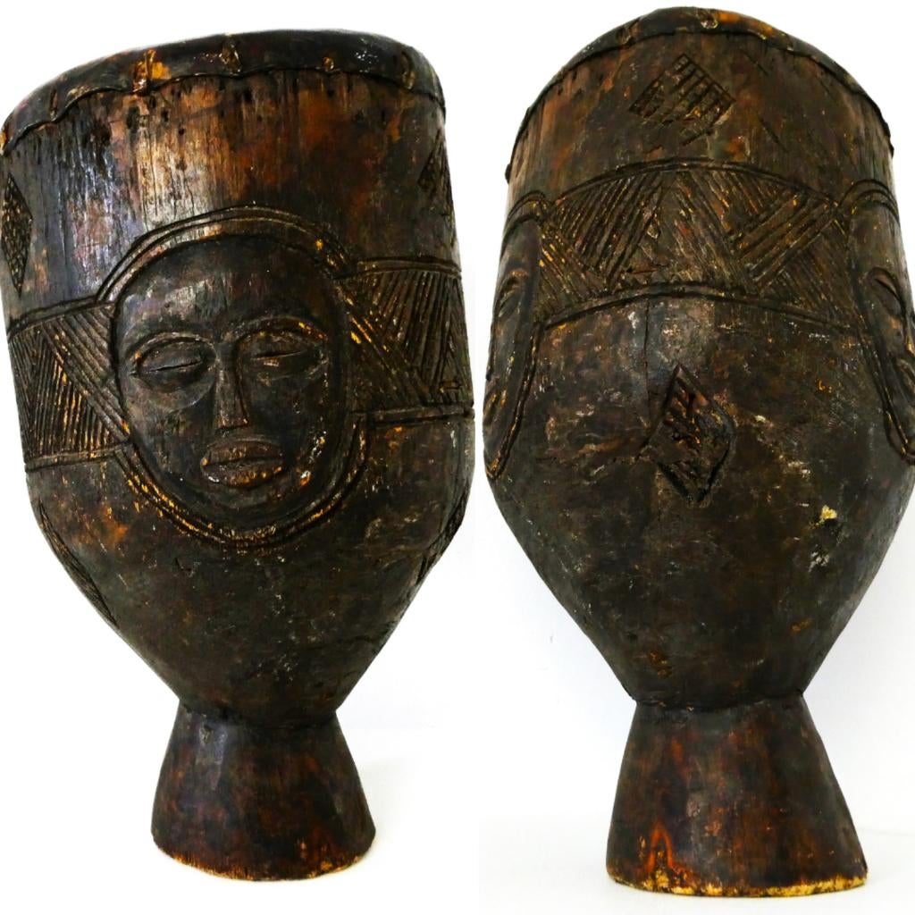 Afrikaanse trommel / tamtam / Djembé met gezichten gekerfd, Antiek en Kunst, Ophalen of Verzenden