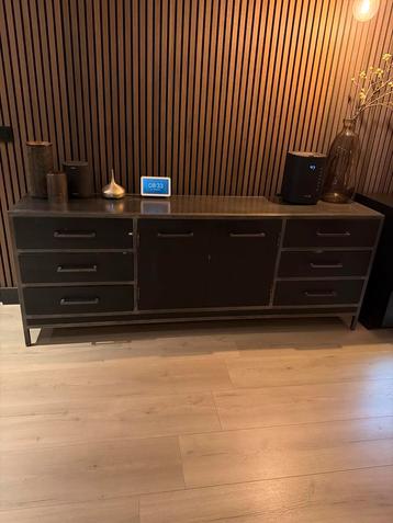 Industrieel dressoir met lades en deuren