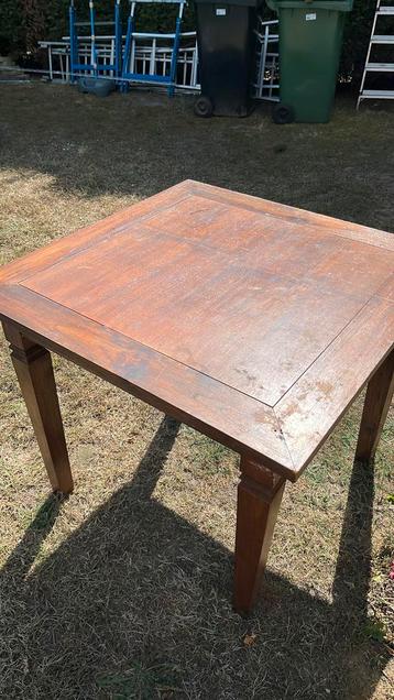 Prachtige tafel 90 x 90 beschikbaar voor biedingen
